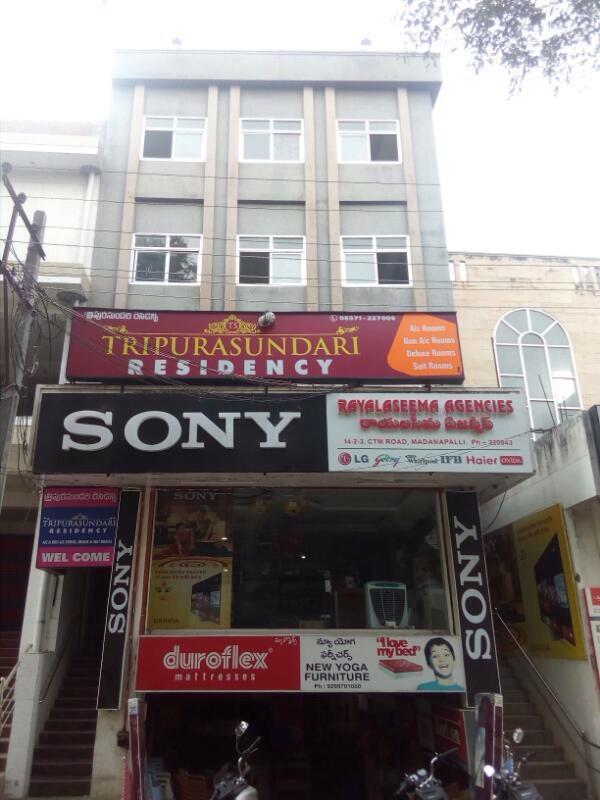 Tripura Sundari Residency Madanapalle Exterior foto